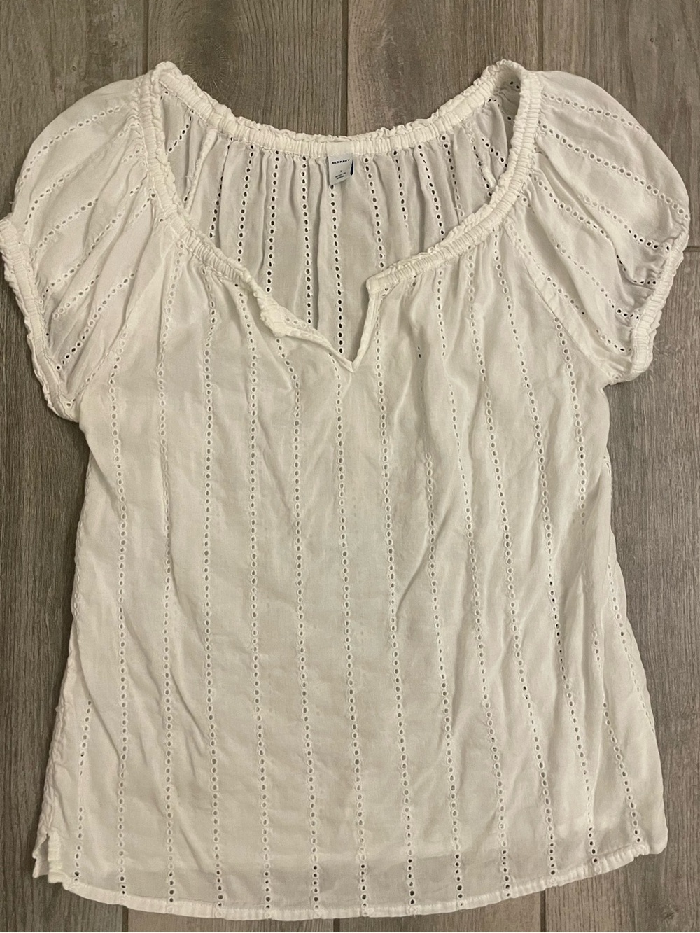 Old navy white eyelet short sleeve top Sz S.